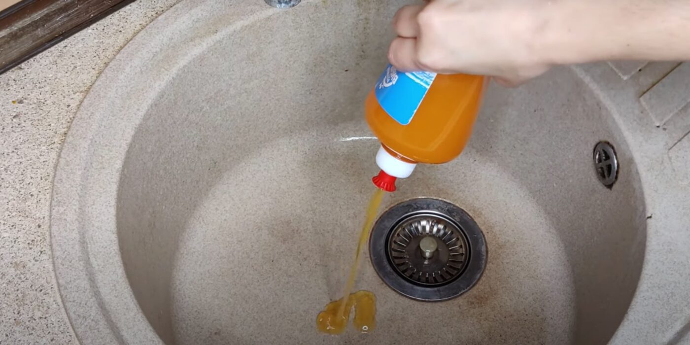 Експерти порадили простий спосіб, як відмити стару раковину від жовтизни та засохлого бруду