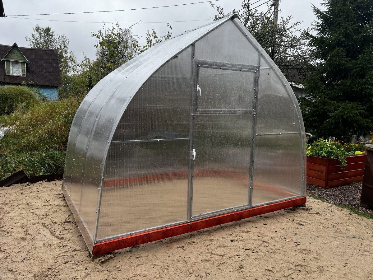 Експерти розповіли, як захистити теплицю від морозів і перепадів температури взимку