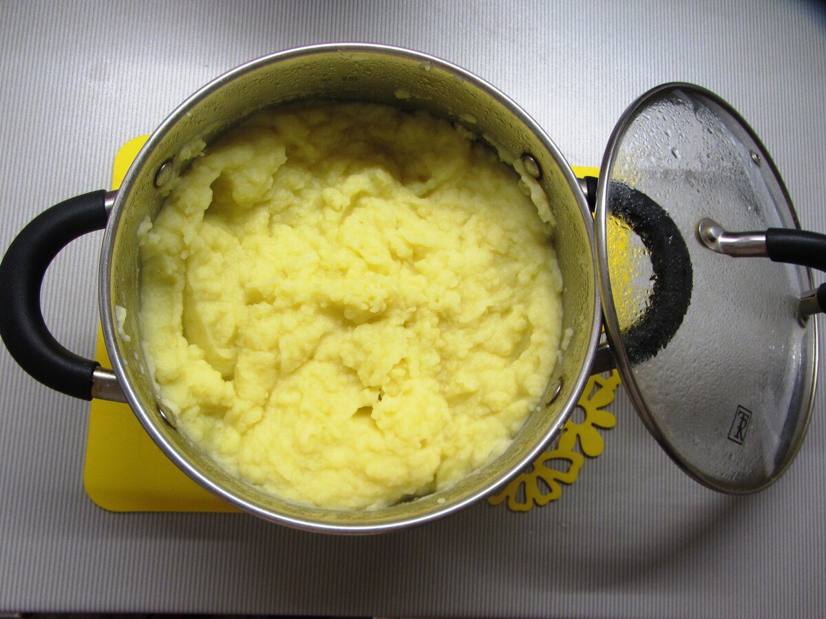 Кулінари розповіли, як приготувати надзвичайно смачне та насичене картопляне пюре без товкушки