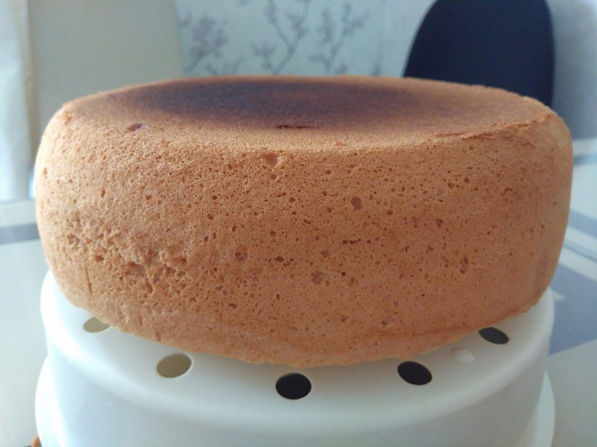 Кулінари розповіли про основні правила приготування тіста для бісквіта, аби той підійнявся