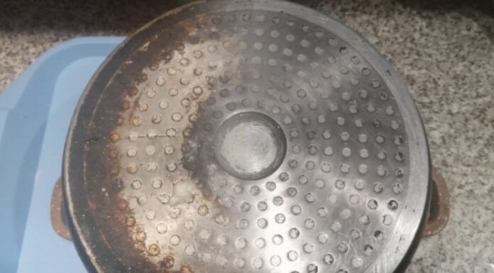 Як очистити стару каструлю від нагару