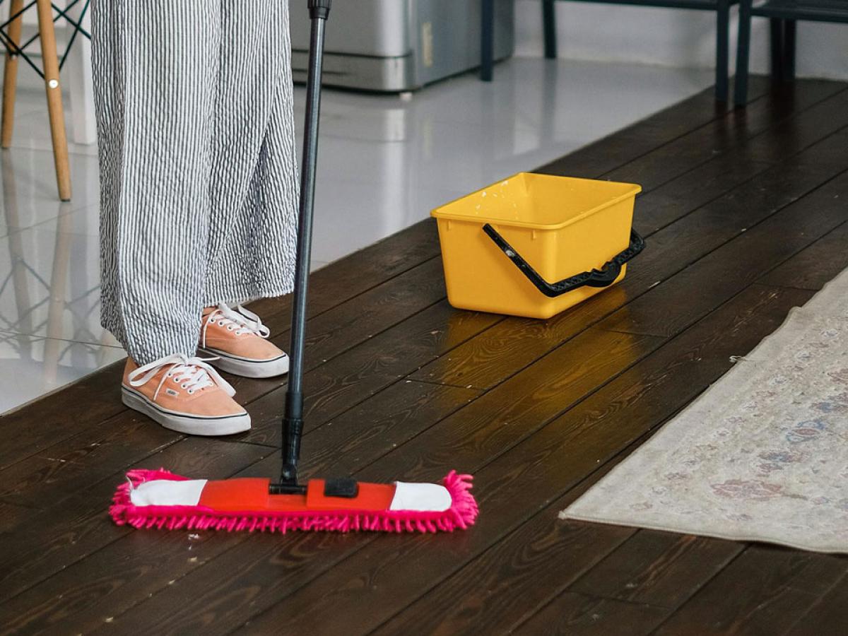 Експерти розповіли, навіщо використовувати коріандр для миття підлоги в домашніх умовах