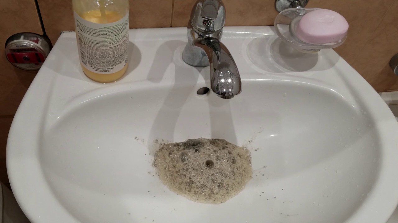 Експерти пояснили, який засіб використовувати, аби позбутись від неприємного аромату зливу