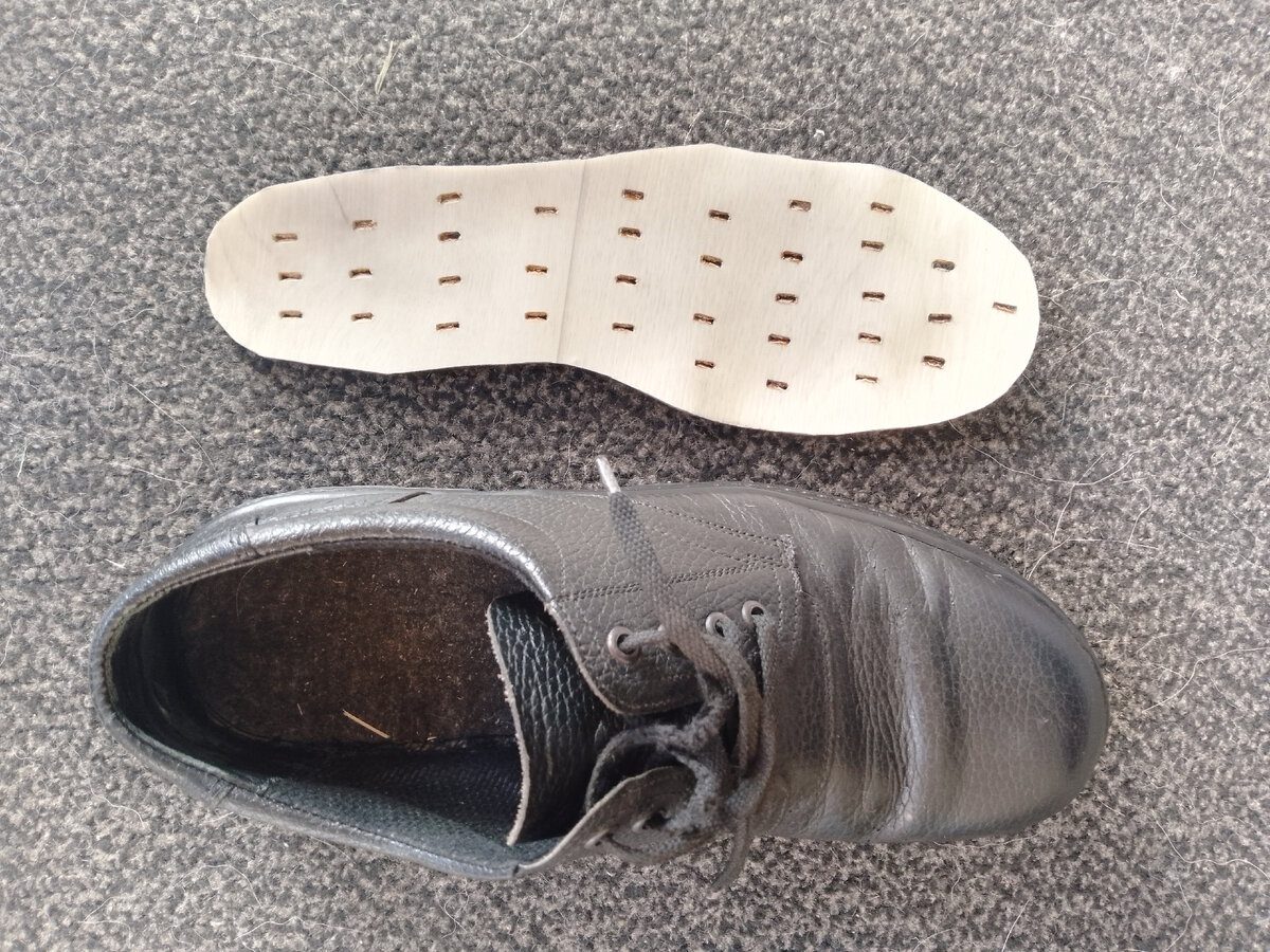 Експерти порадили, чим найкраще замінити устілки у взутті, аби зробити його теплішим