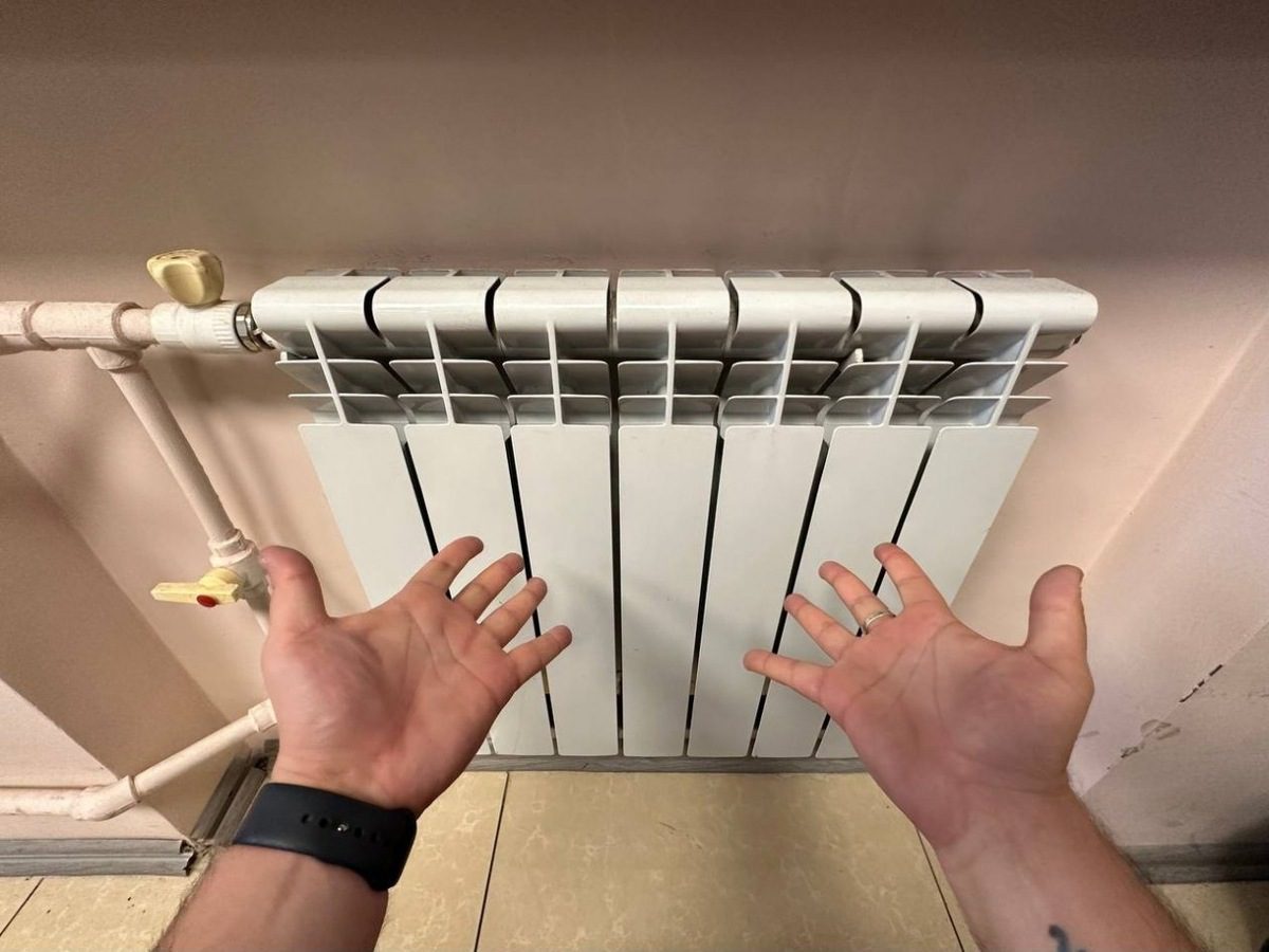 Експерти пояснили, як очистити батарею від пилу для покращення тепловіддачі та опалення