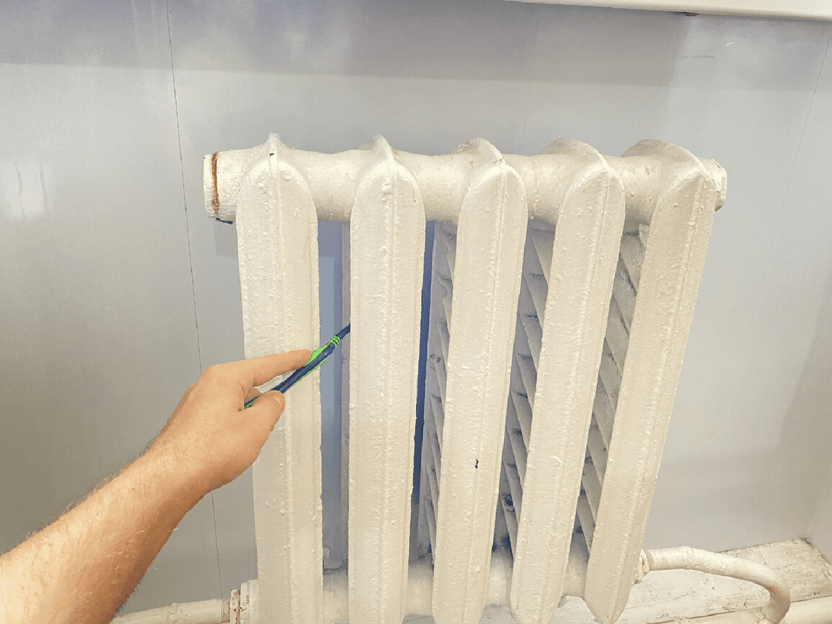 Експерти пояснили, як очистити батарею від пилу для покращення тепловіддачі та опалення