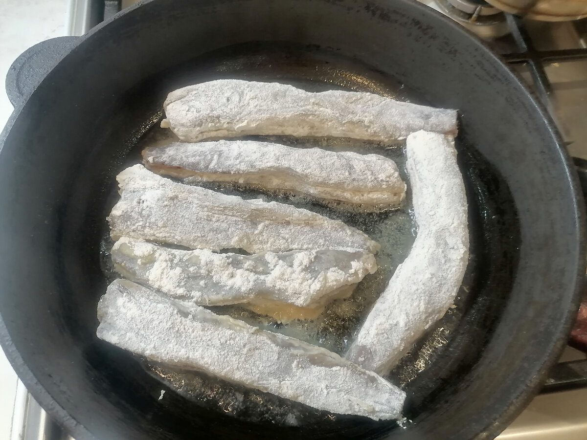 Кулінари розповіли, яким продуктом замінити борошно під час приготування риби для смаку