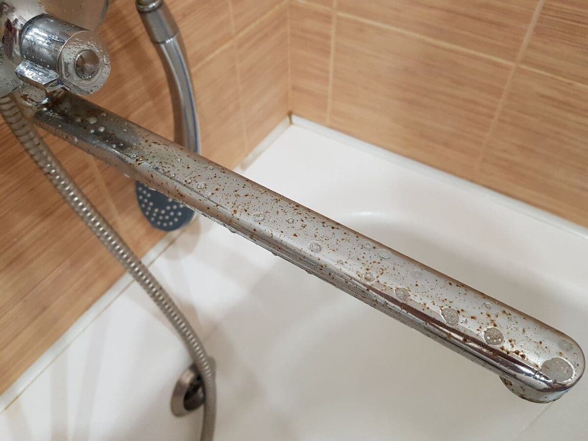 Експерти розповіли, як очистити плитку у ванній кімнаті без витрат за лічені хвилини