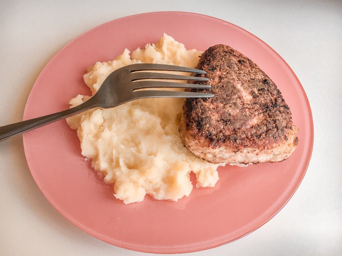 Кулінари розповіли, як приготувати смачні котлети, які не будуть вбирати зайву олію