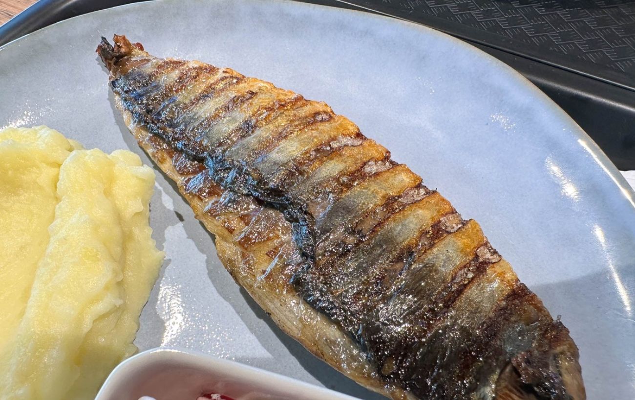 Експерти розповіли, як за допомогою простого лайфхаку прибрати неприємний аромат риби в кухні