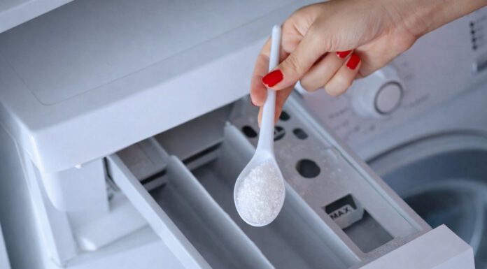 Майстри пояснили, як швидко почистити засмічену пральну машину