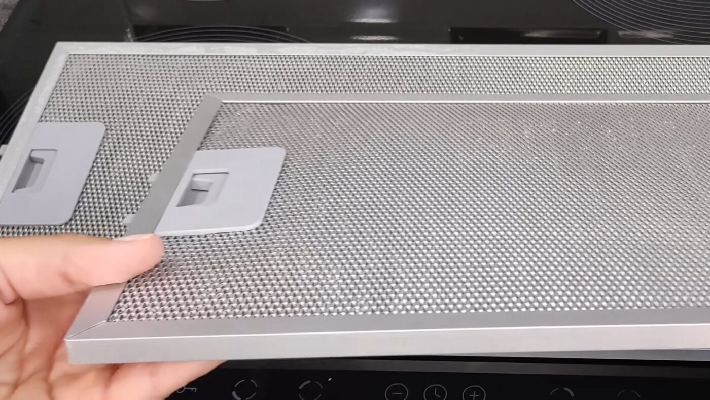 Як просто очистити витяжку від жиру