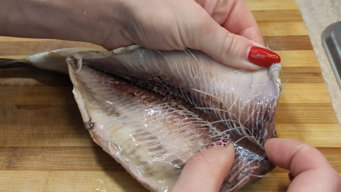 Як розібрати оселедець на філе без кісток