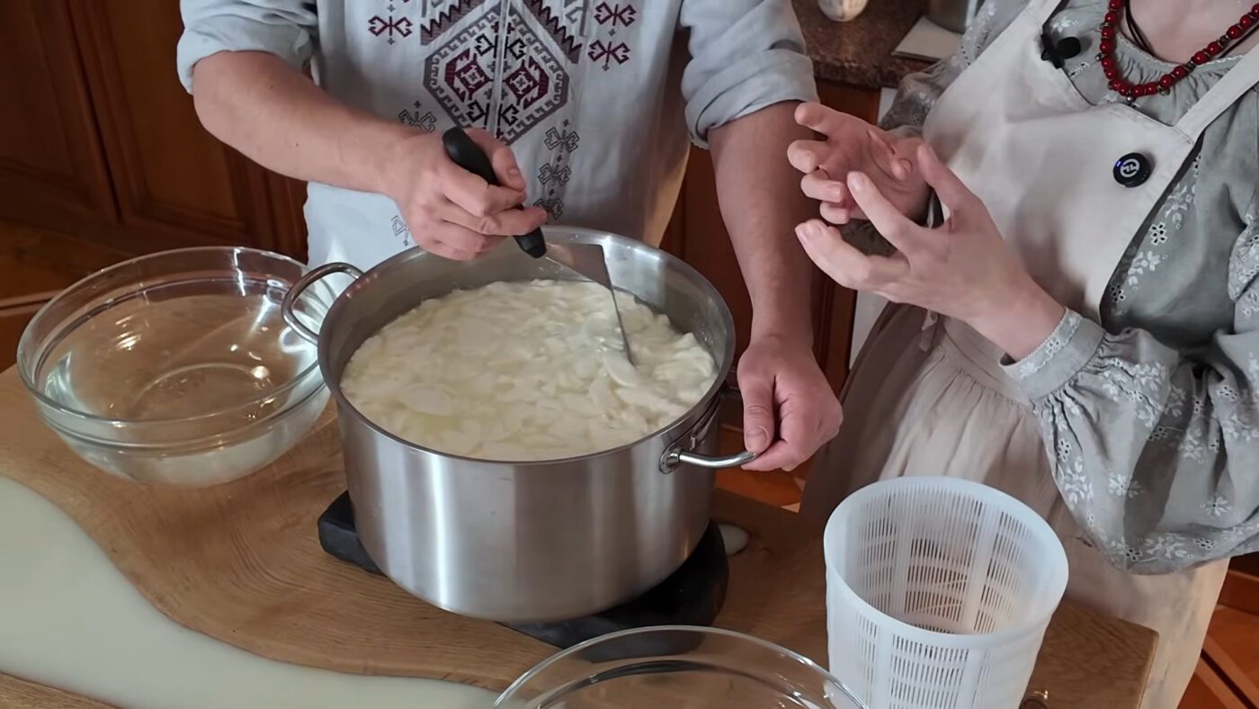 Євген Клопотенко пояснив, як приготувати справжню моцарелу вдома