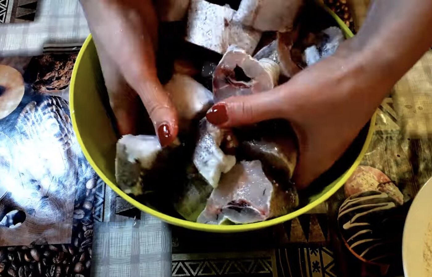 Як смажити хек без бризків олії