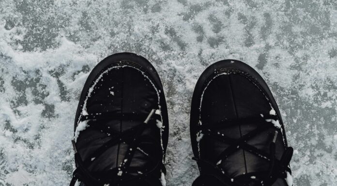 По 2 крупинки в кожен черевик – і ноги не мерзнуть навіть у мінус 20: це так просто й бюджетно Господині підказали, як захистити ноги від морозу взимку