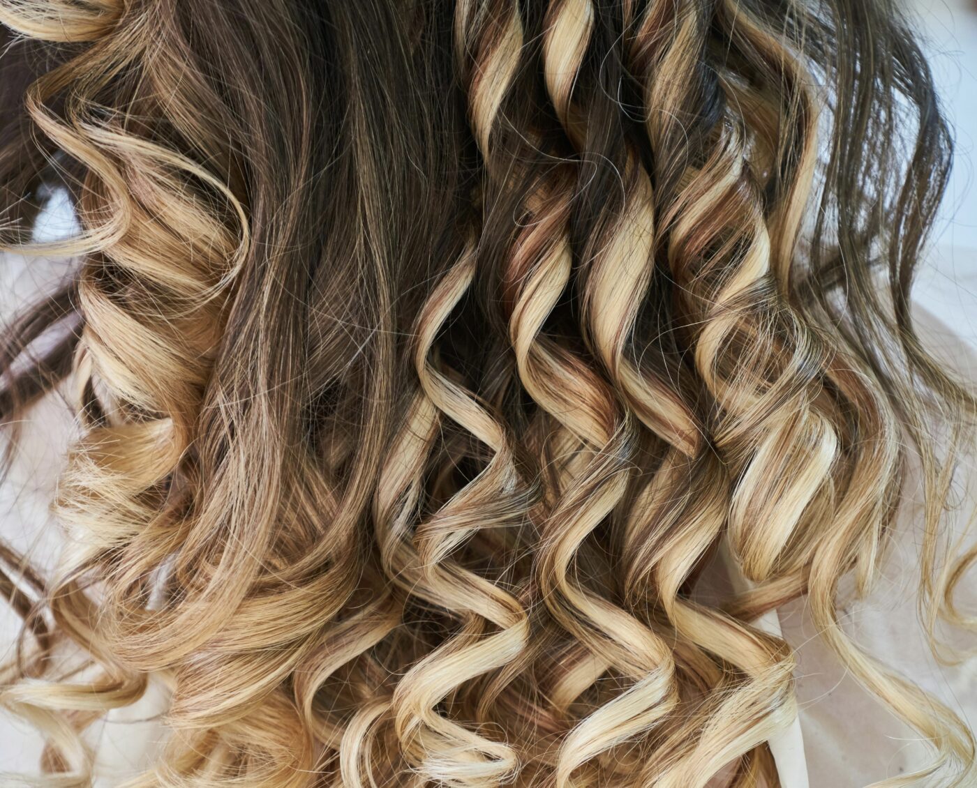 Як без плойки зробити гарні локони