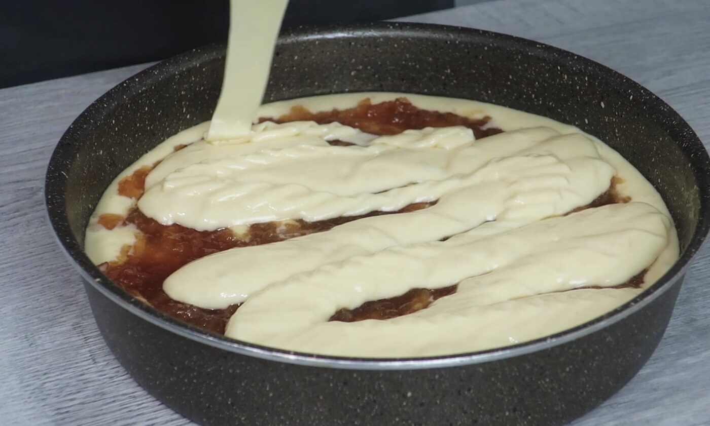 Рецепт смачного пирога з варенням 