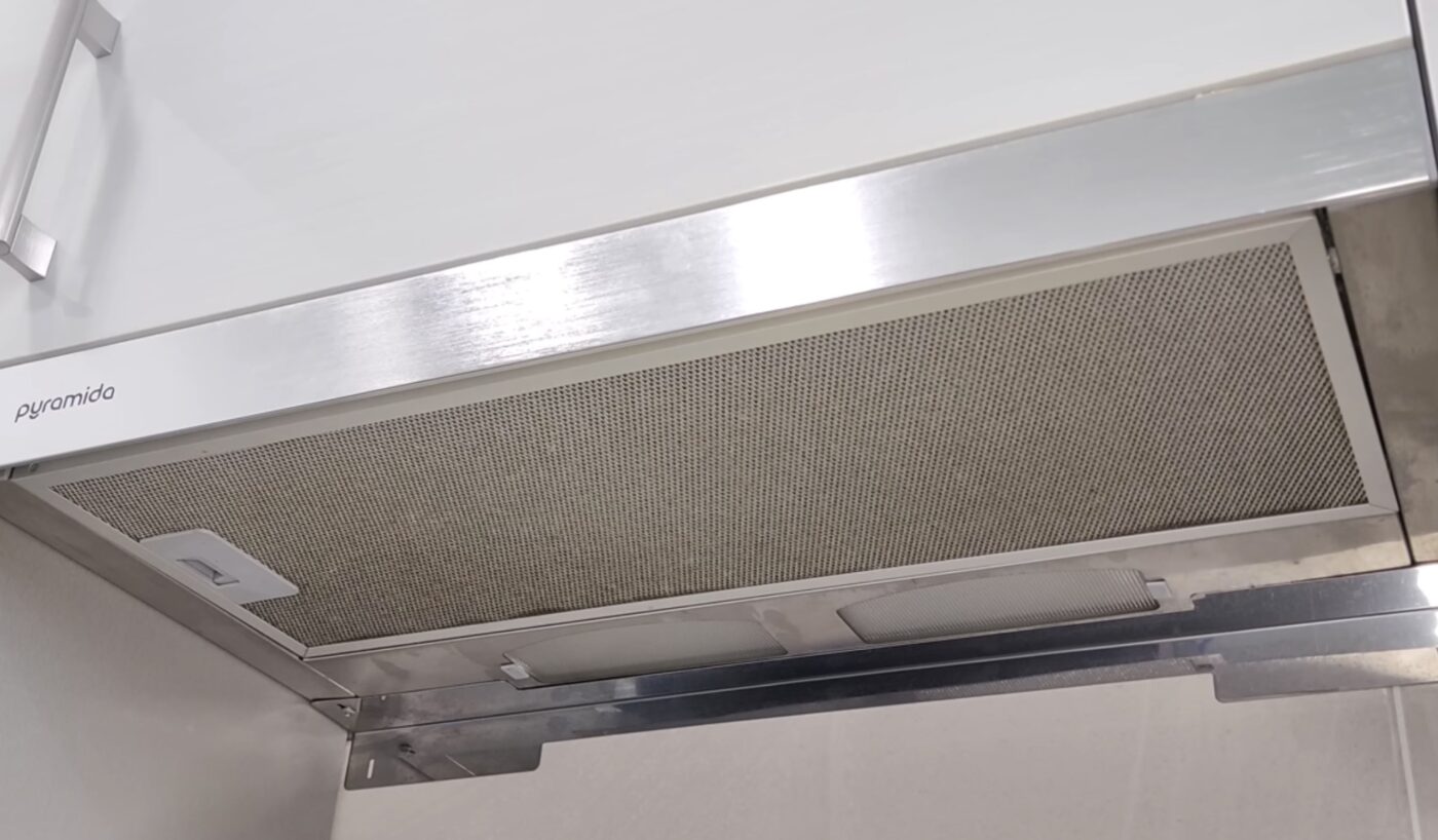 Як просто очистити витяжку від жиру