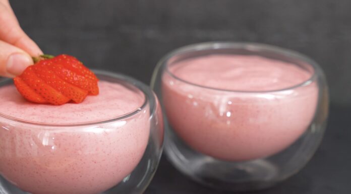 Кондитер поділився рецептом смачного мусового десерта