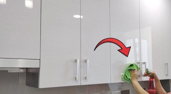 По 5 крапель на ганчірку – і протираю кухонні шафки: від плям і сліду не лишилось. Як нові тепер Клінери підказали, як простими засобами до ідеалу витерти кухонні шафи