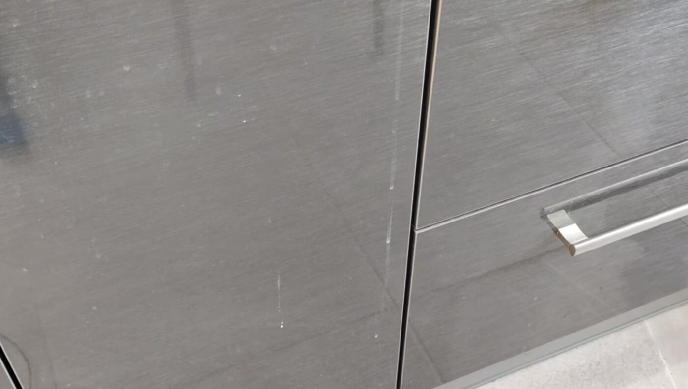 Як простими засобами до ідеалу витерти кухонні шафи