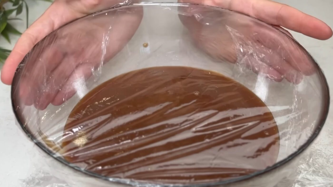 Карамельно-шоколадний десерт з горіхами