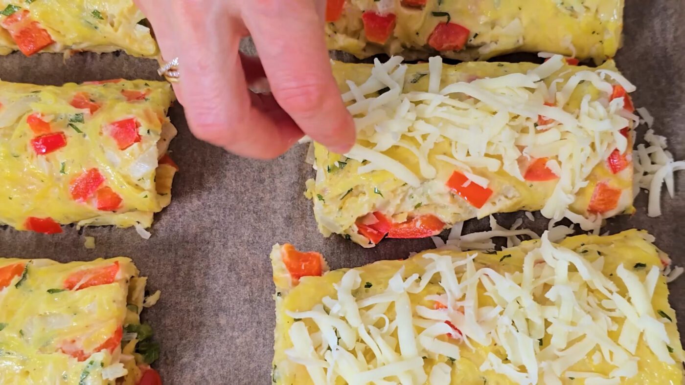 Господині поділилися рецептом картопляних рулетиків з начинкою у духовці