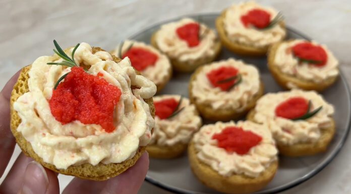 Кулінари порадили швидку намазку з крабових паличок для сніданку