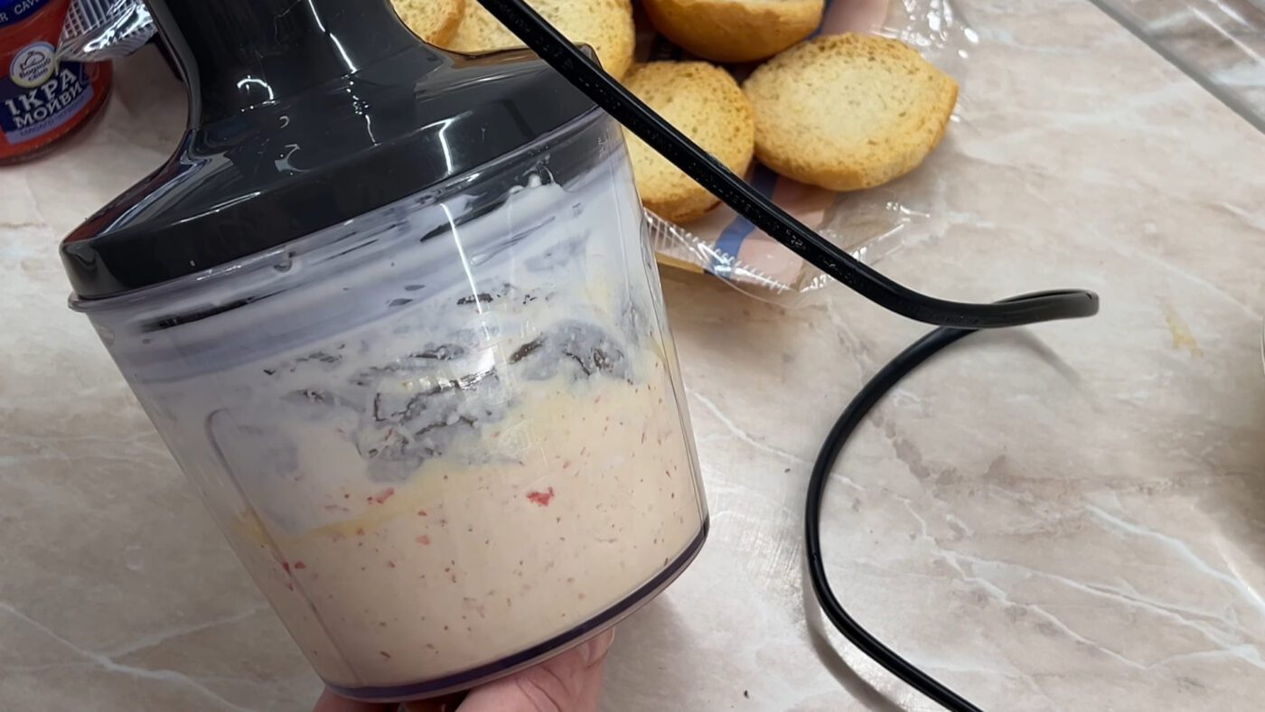 Кулінари порадили швидку намазку з крабових паличок для сніданку