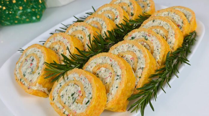 Кухарі показали оригінальний закусковий рулет без борошна і майонезу