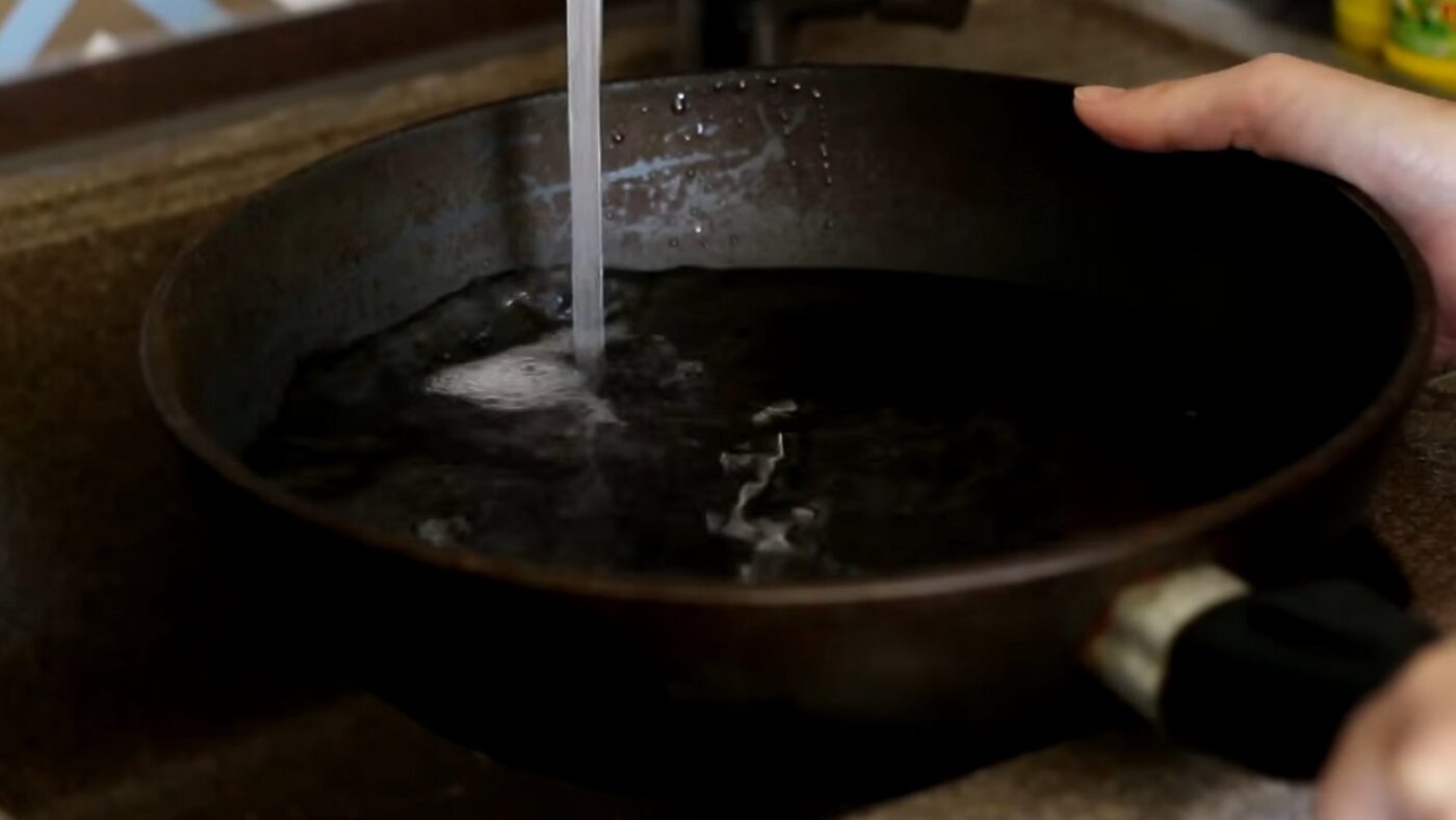 Різкий перепад температури може пошкодити антипригарне покриття