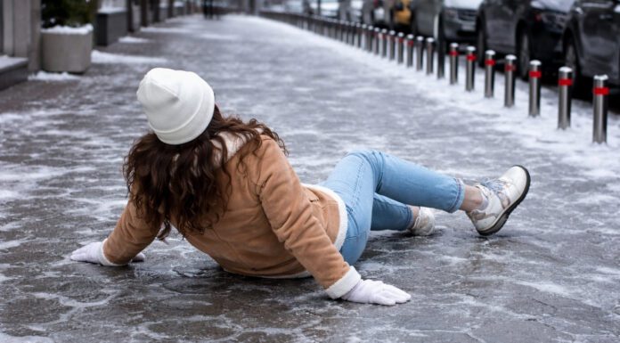 Господині порадили лайфхак, щоб підошва будь-якого взуття не ковзала на льоду