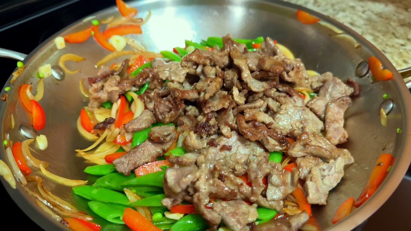 Кулінари пояснили, як швидко повернути соковитість пересушеному м'ясу