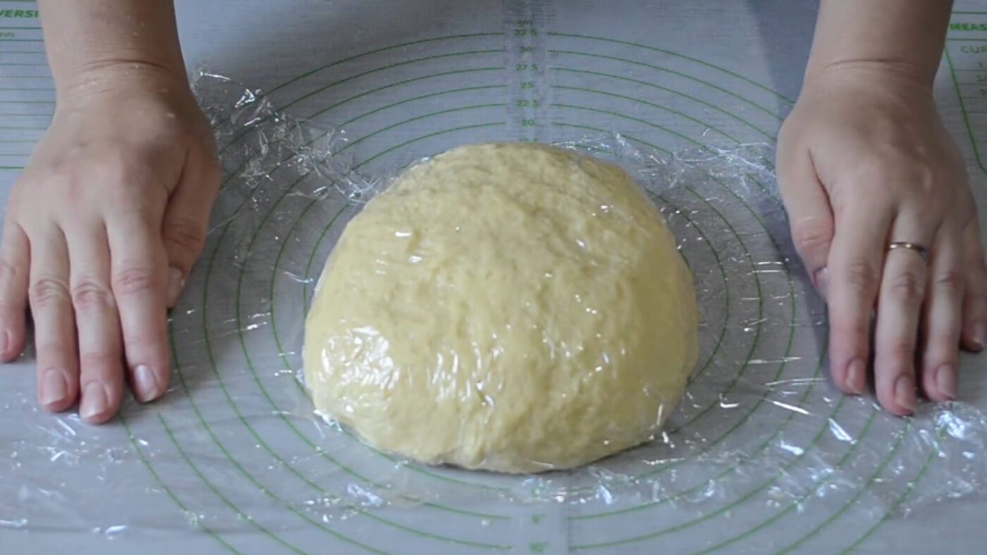 Коли клейковина розійдеться, тісто стане менш липким