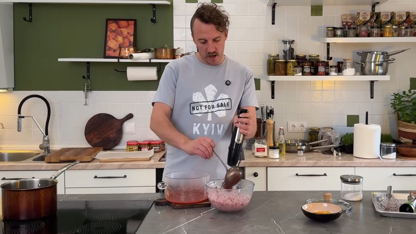 Шеф-кухар Євген Клопотенко показав, як зробити вдома смачний зефір