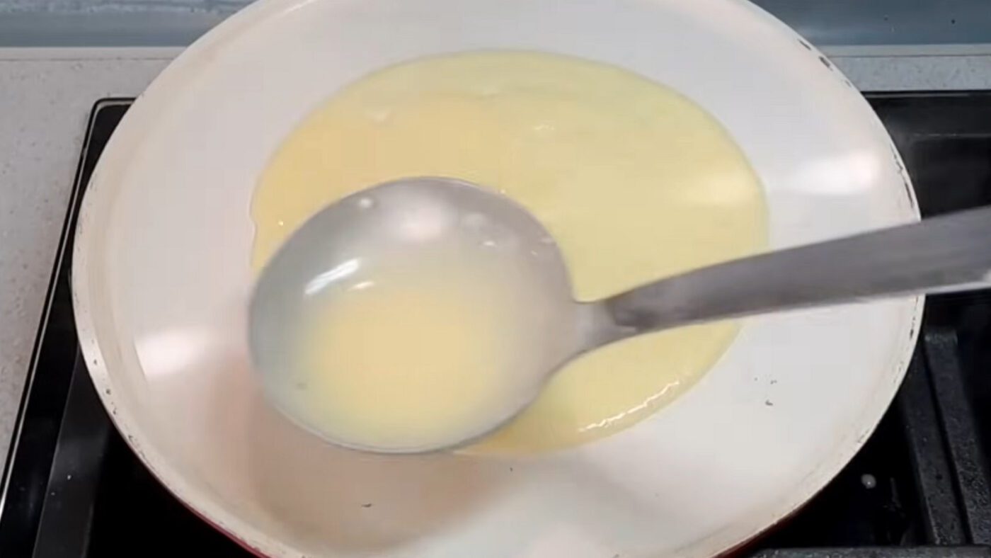 Кухарі поділилися рецептом вафельних трубочок без вафельниці й духовки