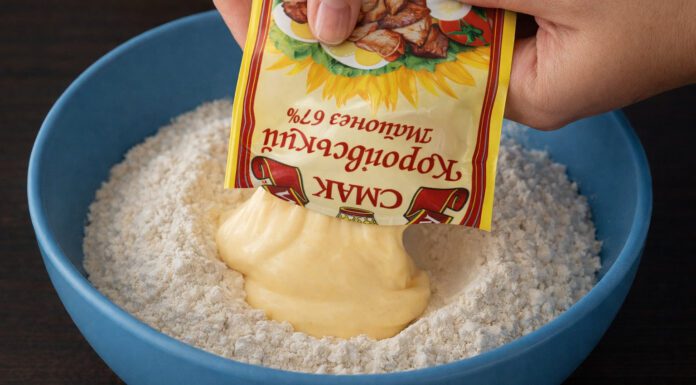 Перемішайте майонез з борошном: мало хто знає цей простий рецепт, а мій чоловік від нього у захваті Просте тісто на майонезі для пирогів, пиріжків та хлібних коржиків