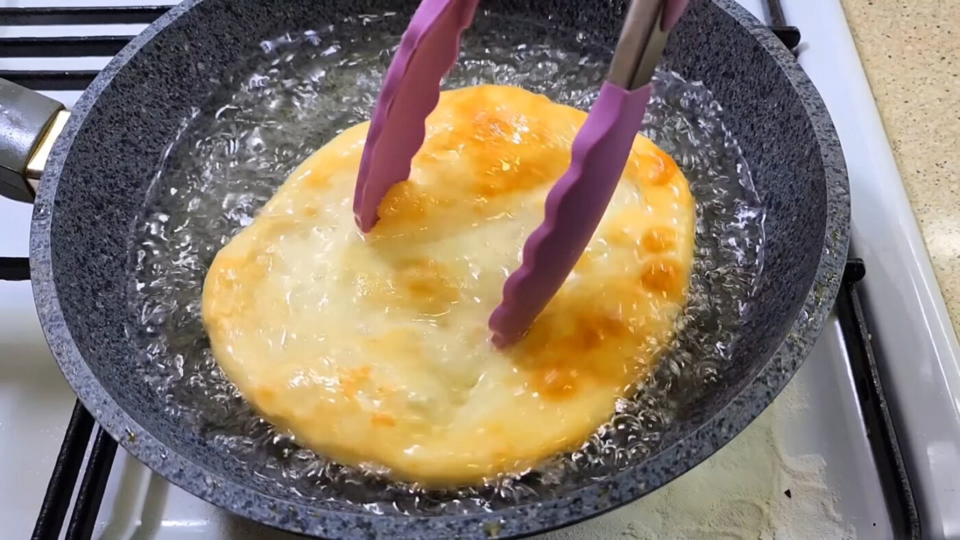 Просте тісто на майонезі для пирогів, пиріжків та хлібних коржиків