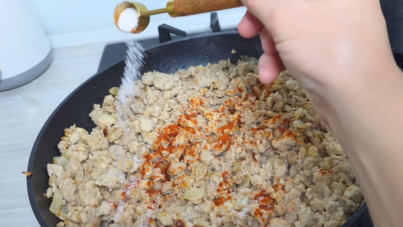 Кухарі порадили простий рецепт ніжних зраз із начинкою