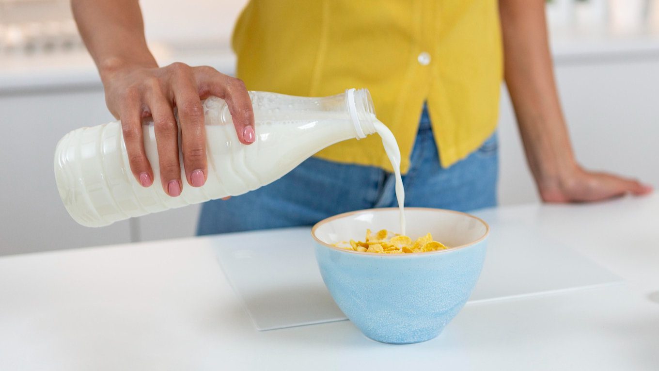 Магазинне молоко чудово підходить для сніданків і навіть дієтичного харчування