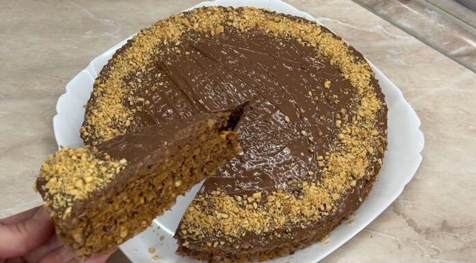 Кондитери показали, як приготувати вафельний торт зі смаком снікерса