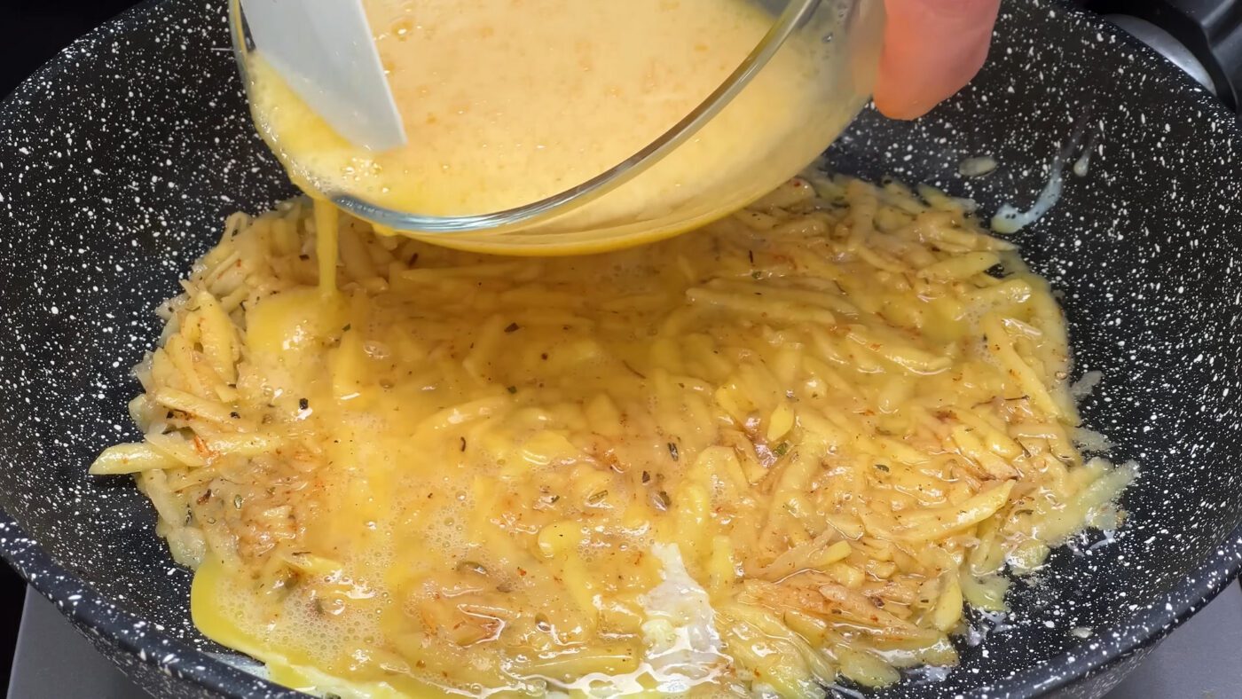 Господині показали просту вечерю з яєць та картоплі та всю сім'ю