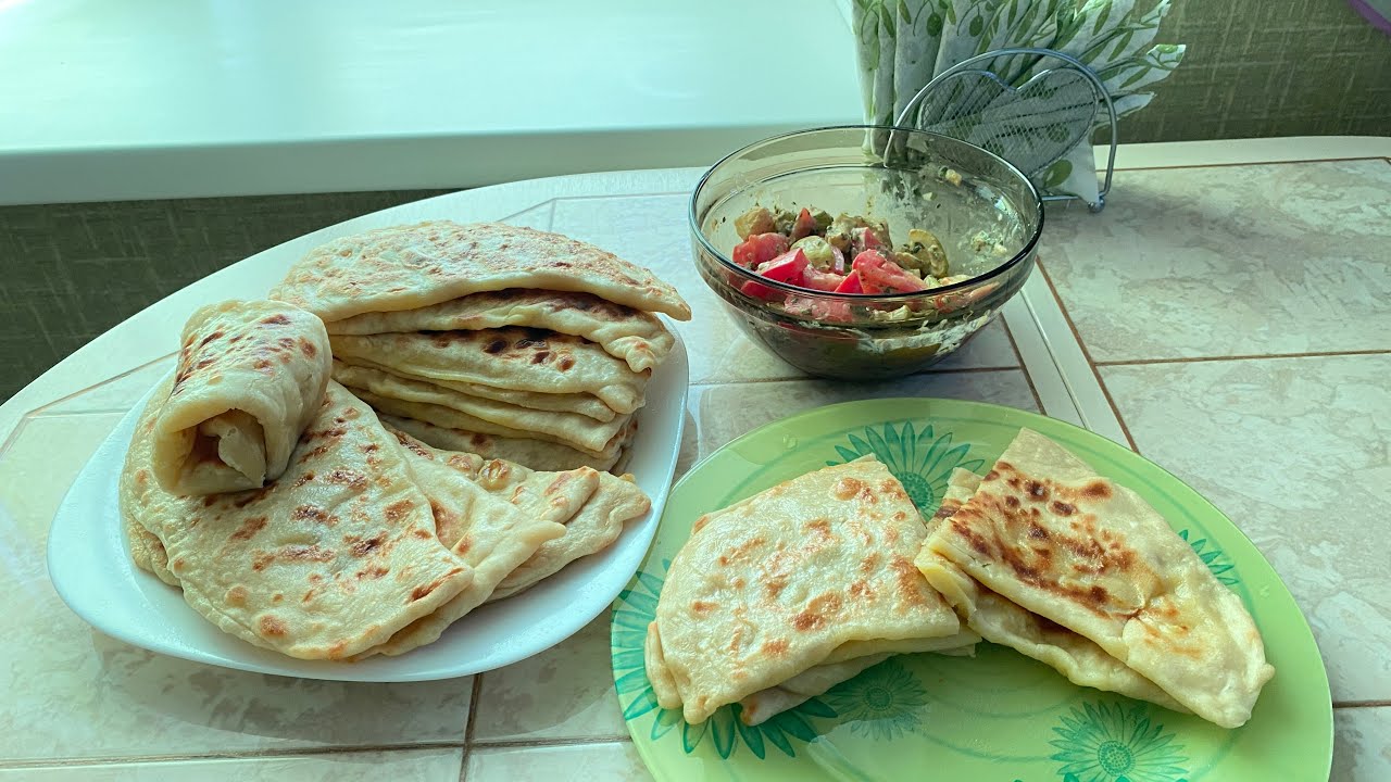 Кулінари розповіли, як приготувати смачні та пухкі коржики на сухій сковорідці без рослинної олії