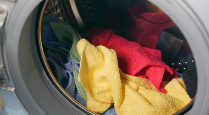 Під час прання кидаю в барабан рушники та по 3 ложки “цього”: дістаю м’яку, як пір’їнки тканину Як прати рушники, аби вони були м'якими