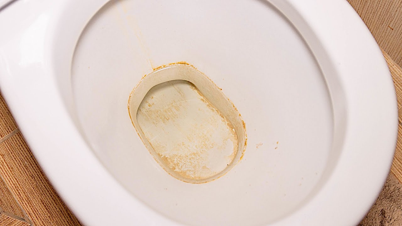 Експерти розповіли, як легко та без зайвих витрат позбутись від нальоту на унітазі — лайфхак