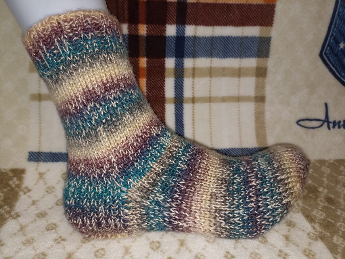Експерти пояснили, що зробити з в'язаними шкарпетками, аби матеріал не коловся і був м'яким