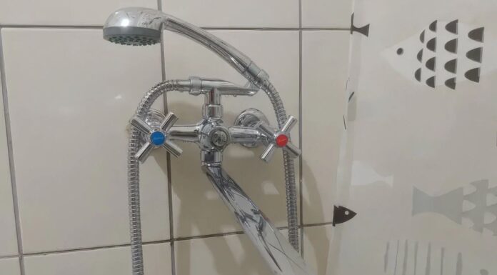 Сусід-сантехнік попередив: ця 1 “невинна” помилка з краном призводить до прихованих протікань змішувача Яка помилка з краном призводить до протікання