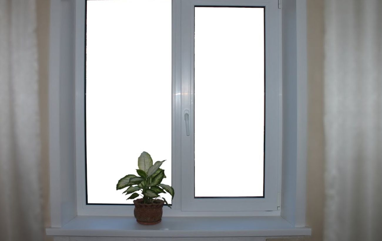 Експерти пояснили, який лайфхак допоможе позбутись від конденсату на вікнах і покращить сон