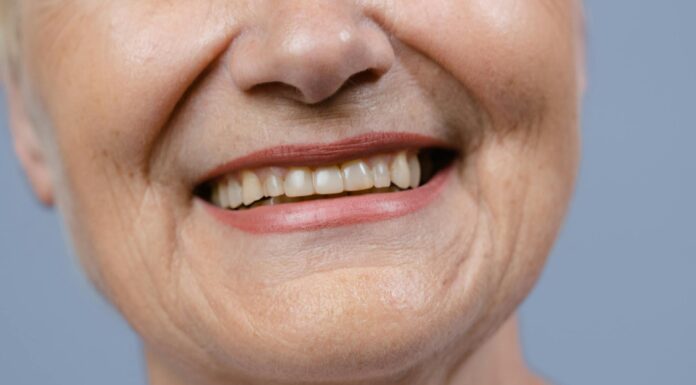 Вчені попереджають: цю 1 звичку після душу потрібно змінити негайно — через це з’являються зморшки Яка звичка призводить до появи зморшків